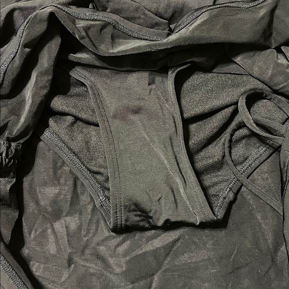 NWT Athleta Aqualuxe Side Scrunch Swim Skirt Black Adjustable Size Small - Picture 8 of 9